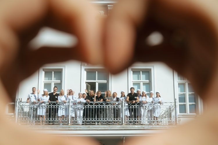 Поздравляем с наступающим Новым годом и Рождеством!